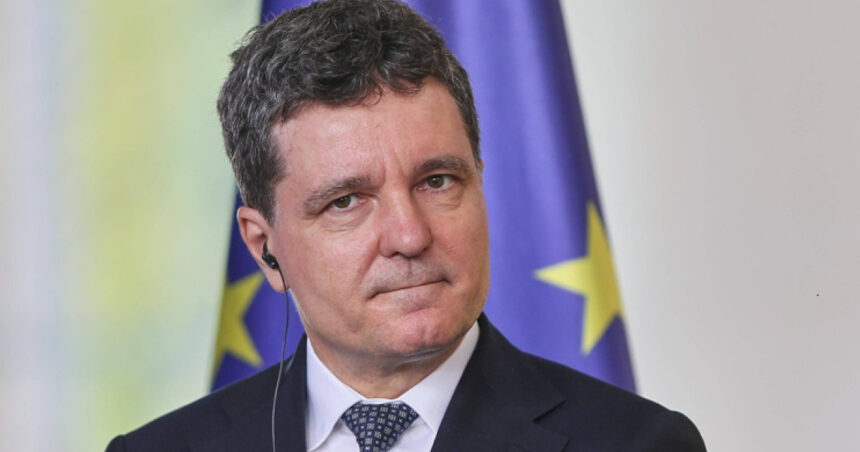 Nicușor Dan: România, un obiectiv în războiul hibrid al Rusiei de un deceniu. „Întreține conflictele în zonele de tensiune socială” 1 nicusor dan afirma ca romania e tinta in razboiul hibrid al rusiei de 10 ani pune paie pe foc acolo unde vede tensiuni in societate 68c2ed5c041d9