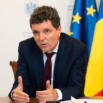 Nicușor Dan: „E frustrant să sacrifici fonduri pentru educație și sănătate în favoarea apărării, dar orice e preferabil în fața războiului” 3 nicusor dan e neplacut sa iei bani de la educatie sanatate si sa platesti pentru aparare dar orice e mai bun decat un razboi 68c1ce4a9a20e