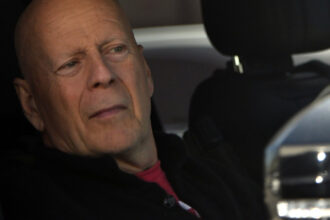 noi dezvaluiri despre starea de sanatate a lui bruce willis sotia actorului creierul lui cedeaza 68b955834892f