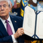 Donald Trump reînvie istoria: Pentagonul devine Departamentul Războiului, un titlu adaptat vremurilor tulburi. 2 oficial donald trump a redenumit pentagonul departamentul de razboi e un nume mai potrivit tinand cont de starea lumii 68bbccb2a0afe
