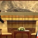 „Curățarea urmelor: Strategiile nord-coreenilor pentru a ascunde întâlnirea lui Kim Jong-un cu Vladimir Putin” 3 operatiunea dezinfectarea cum sterg nord coreenii urmele prezentei lui kim jong un in camera in care s a vazut cu vladimir putin 68b80d21cca53