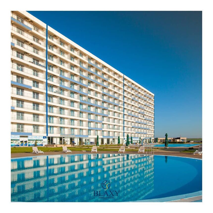 Apartamente din complexul Blaxy Resort, 23 August, deținute de SC Redis Market SRL, disponibile pentru licitație în urma unei executări silite 1 parti din doua apartamente din complexul blaxy resort 23 august detinute de sc redis market srl scoase la licitatie intr un dosar de executare silita 68b65f29cc851