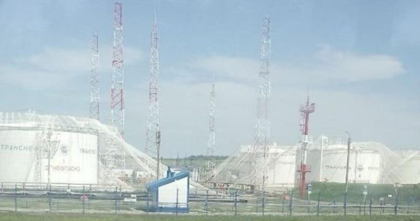 Rușii recurg la o tehnică disputată, folosită inițial pentru tancuri, pentru a-și securiza rezervele de petrol. 1 pentru a si proteja depozitele de petrol rusii folosesc o metoda controversata utilizata si la tancuri la inceputul razboiului 68d949167856e