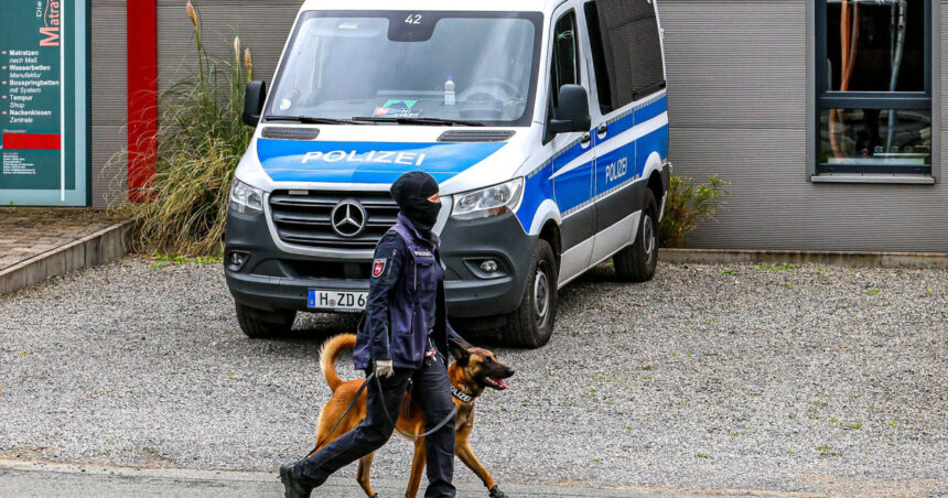 Raiduri în Germania împotriva unei rețele extremiste: descoperiri de arme, muniție, numerar și materiale explozive. 1 perchezitii in germania la o grupare de extrema dreapta s au gasit arme munitie bani lichizi si materiale cu potential exploziv 68c99a5aaafd6