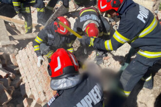 peretele unei case din campina a cazut peste doi barbati care faceau reparatii unul dintre ei a murit 68cbd37c9b015