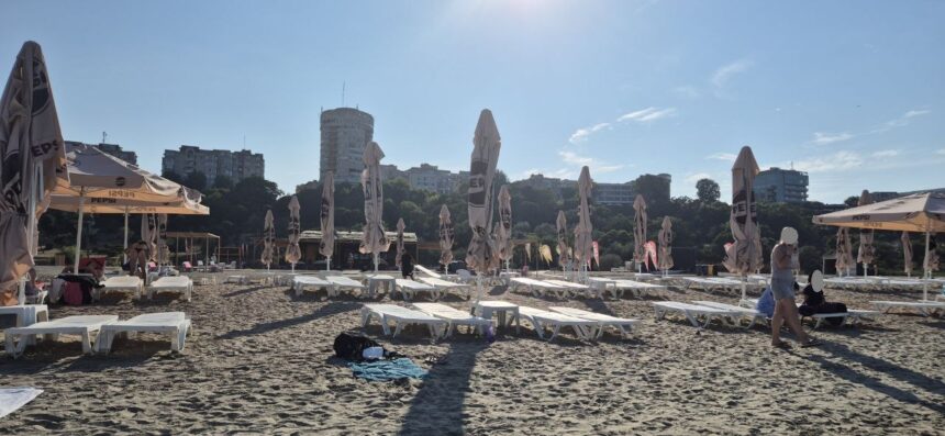 Atenție pe litoral: steagul roșu flutură pe toate plajele din Eforie Nord! 1 pericol pe litoral steag rosu arborat pe toate plajele din eforie nord 68c66262b3919