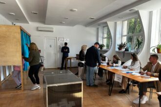 peste 1 000 de cetateni moldoveni au votat deja la sectia deschisa la constanta 68d955eef3f71