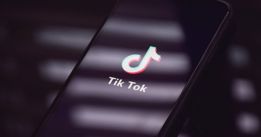 TikTok a eliminat peste 100.000 de conturi false din Republica Moldova: O vastă rețea de dezinformare electorală dezvăluită 1 peste 100 000 de conturi false au fost sterse de tiktok in republica moldova uriasa retea de manipularea alegerilor 68cbccc11d9fa