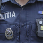 Agent de poliție atacat cu cuțitul la Spitalul din Lupeni, reținut de colegi în urma intervenției. 2 politist injunghiat la spitalul din lupeni in timpul unei interventii atacatorul imobilizat de agenti 68bc4eecb62de