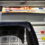 Finalizarea preluării unei bănci românești: pașii esențiali pentru clienți în accesarea fondurilor din conturi 2 preluare unei banci din romania se apropie de final ce trebuie sa faca clientii ca sa si poata accesa banii din conturi 68bc0734d23e4