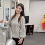 O tânără din Japonia deschide balul votului în Republica Moldova: Manifestați-vă dragostea pentru țară la urne! 3 primul votant la alegerile din republica moldova o studenta din japonia iesiti la vot daca va iubiti tara 68d8d7974436e