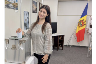 primul votant la alegerile din republica moldova o studenta din japonia iesiti la vot daca va iubiti tara 68d8d7974436e
