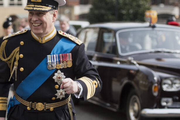 printul andrew a zburat cu lolita express pe insula lui epstein pentru sedinte de masaj gimnastica si yoga noi dezvaluiri 68d7a6600ad64