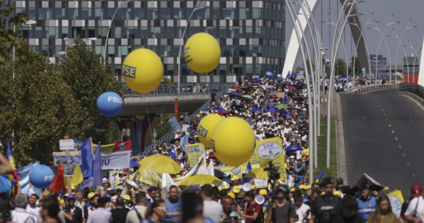 Cadrele didactice își intensifică protestele, conform sindicatelor din educație. Ce perioadă se preconizează pentru acțiunile de protest? 1 profesorii vor continua protestele anunta sindicatele din invatamant cand ar putea avea loc acestea 68c2c6dbd3145