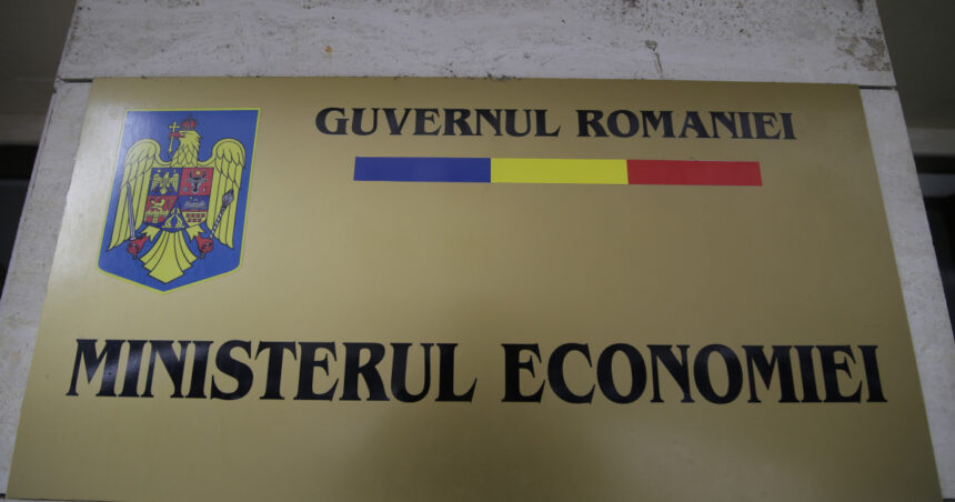 Demonstrație în fața Ministerului Economiei: revendicările Sindicatului Liber Navalistul privind situația de la Damen Mangalia 1 protest in fata ministerului economiei ce reclama manifestantii din cadrul sindicatului liber navalistul in legatura cu damen mangalia 68d3a09c59468