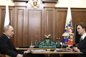 putin isi numeste rude in functii cheie pentru ca nu mai are incredere in oficialii sai poate ca simte ca vine un moment periculos 68d380d07adab