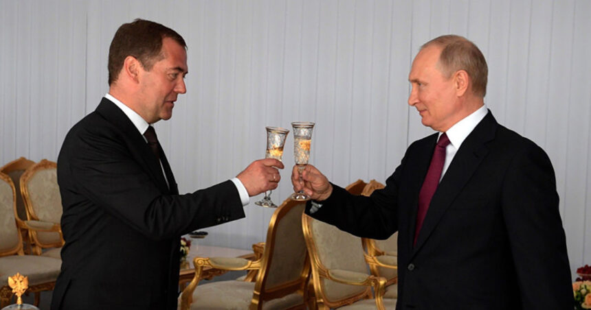 Putin i-a oferit o distincție lui Dmitri Medvedev cu ocazia aniversării sale, în timp ce fostul lider rus a lansat avertismente către Statele Unite. 1 putin l a decorat pe dmitri medvedev de ziua sa fostul presedinte rus a amenintat recent sua 68c6b84eb83c0