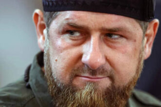 ramzan kadirov acuzat in lipsa de crime de razboi in ucraina ar fi folosit soldati capturati drept scuturi umane pe acoperisuri 68b6a6646fc72