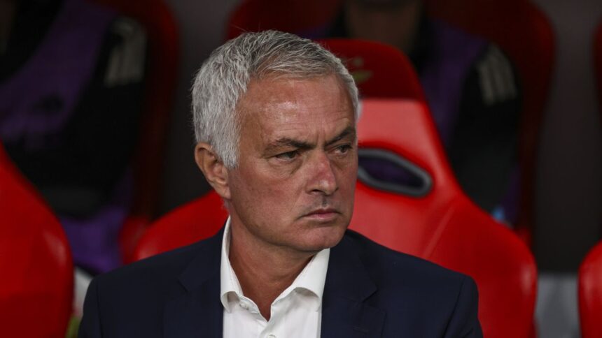 Răspunsul surprinzător al lui Jose Mourinho după ce s-a aflat despre venitul său impresionant de la Benfica 1 reactia lui jose mourinho dupa ce portughezii i au dezvaluit salariul colosal de la benfica 68d3b0c732b05