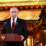 Răspunsul surprinzător al lui Putin la întrebarea despre „Magul de la Kremlin”. Pelicula concurează la festivalul de film de la Veneția. 2 reactia lui putin cand a fost intrebat despre magul de la kremlin filmul in competitia de la festivalul de film de la venetia 68c7c16425c1c