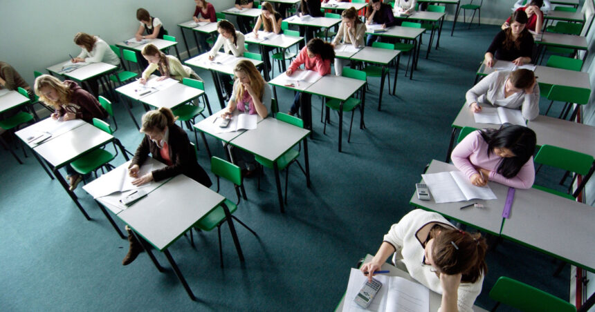 Un nou standard în educație: o fetiță de 9 ani a obținut diploma de bacalaureat în Franța! 1 record in franta o eleva a luat bacalaureatul la varsta de 9 ani 68bbdad20e642