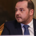 Rogobete: Am subliniat în prima întâlnire cu premierul că nu putem reduce fondurile din sănătate, dar suntem pregătiți să reorganizăm și să ajustăm prioritățile. 3 rogobete in discutia initiala cu premierul am spus ca in sanatate nu putem taia bugete insa reorientam si reasezam lucrurile 68cb15f9eef7a