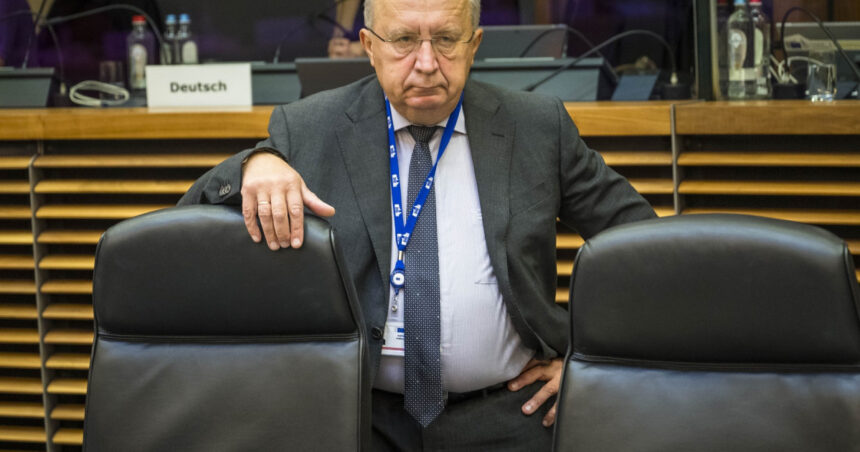 România și alte șase națiuni europene se alătură dialogului despre „zidul dronelor”, în timp ce Slovacia și Ungaria rămân în afara primelor discuții. 1 romania si alte sase tari ue participa la dezbaterea privind zidul de drone slovacia si ungaria excluse de la discutiile initiale 68d25d1179818