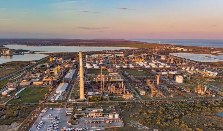 Rompetrol Rafinare: Al Treilea Gigant al Contribuțiilor la Bugetul Național, Întrecut Doar de OMV și British American Tobacco 1 rompetrol rafinare al treilea mare contributor la bugetul de stat dupa omv si british american tabacco 68c812d603fdb