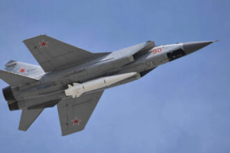 rusia a exersat lovituri cu rachete hipersonice kinjal in cadrul unor exercitii militare deasupra marii barents 68c5cc48af535