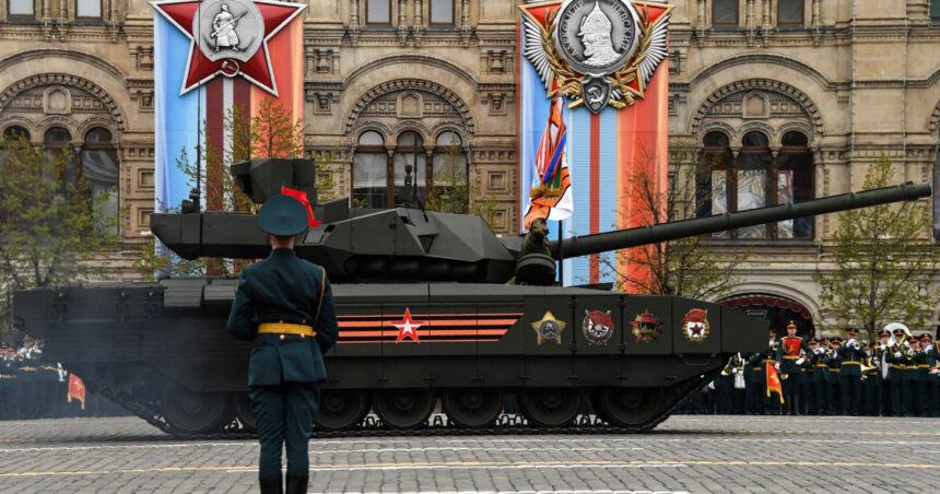 Rusia pregătește un nou vehicul blindat pe baza șasiului Armata, menit să înlocuiască Terminatorul. Problema: prototipul tancului nu a fost încercat în luptă. 1 rusia spune ca dezvolta un nou blindat pe sasiul armata pentru a inlocui terminator problema tancul model nu a fost testat pe front 68cb00efd9f10