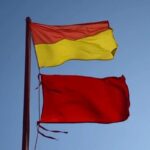 Salvamarii au ridicat astăzi STEAGUL ROȘU pe toate plajele din Eforie 3 salvamarii au arborat si astazi steagul rosu pe toate plajele din eforie 68be60b04c171