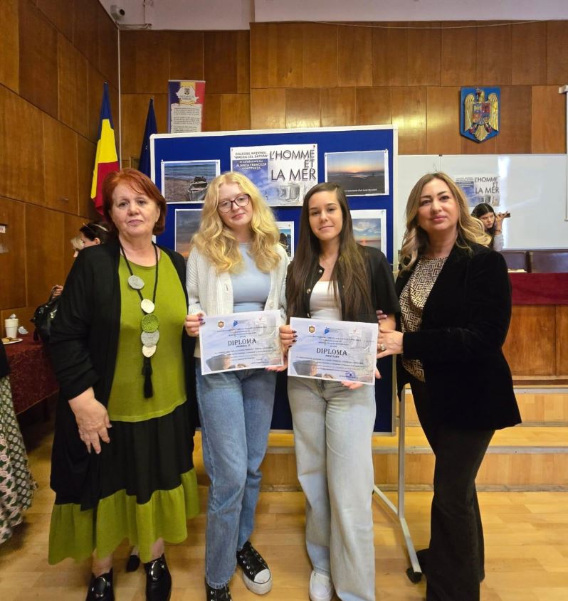 sara yael ionescu si stefania anamaria sescioreanu de la liceul ovdius din constanta premiate la concursul judetean intitulat lhomme et la mer 68d634622fab9