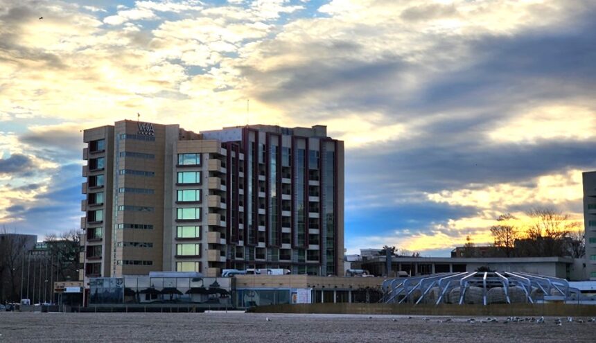 SC Vega Turism SA solicită falimentul. La hotelul Vega din Mamaia s-a realizat filmarea lui Nea Mărin Miliardar. 1 sc vega turism sa isi cere insolventa in hotelul vega din mamaia s a filmat nea marin miliardar 68b545f08df03