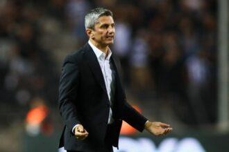 scandal urias la meciul echipei lui razvan lucescu 68d4fe5a7be2e