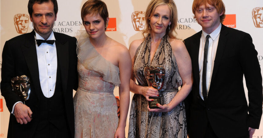 Conflictul din lumea „Harry Potter” se intensifică: JK Rowling afirmă că Emma Watson nu își dă seama de ignoranța sa 1 se reaprinde disputa din universul harry potter jk rowling spune ca emma watson nu e constienta de propria ignoranta 68da96b80d0f7