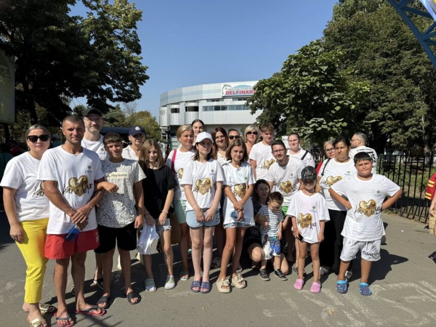 Fii parte din schimbare! Prima tabără de vară LIONS dedicată copiilor afectați de cancer și familiilor lor s-a desfășurat pe litoral la începutul lunii septembrie. 1 si tu te poti implica prima tabara de vara lions pe litoral pentru copiii bolnavi de cancer si familiile lor a avut loc la inceput de septembrie 68c9648a43d58