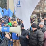 Protestul sindicatelor de la Damen Mangalia: Oameni pleacă, orașul își pierde strălucirea! 2 sindicalistii damen mangalia in strada situatia este disperata oamenii pleaca unul cate unul orasul este trist 68d39bd92112c