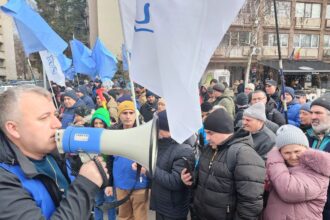 sindicalistii damen mangalia in strada situatia este disperata oamenii pleaca unul cate unul orasul este trist 68d39bd92112c