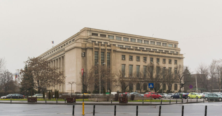 Protest al sindicaliștilor din sectorul public în București, cu riscul unei greve generale luni dimineață 1 sindicalistii din administratia publica protesteaza luni dimineata in bucuresti ei ameninta cu greva generala 68c7b509857ae