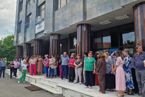 sindicalistii din finante ies in strada anunta pichetarea sediului ministerului finantelor care sunt nemultumirile acestora 68b7e8f4d8c5a