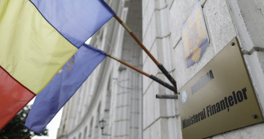 Protest al sindicaliștilor din domeniul financiar în fața Ministerului Finanțelor: Descoperă cele 10 cerințe ale SindFISC! 1 sindicalistii din finante protesteaza azi in fata ministerului finantelor care sunt cele 10 revendicari ale sindfisc 68d78a6919e6b