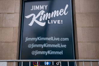 sindicatele actorilor si scenaristilor in apararea lui jimmy kimmel un tip de represalii care pune in pericol libertatea tuturor 68cba2588d9ae