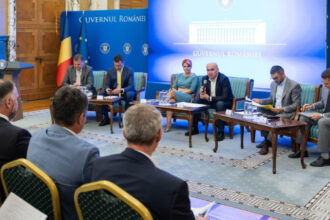 sindicatele din administratie ameninta cu greva generala revoltate de cel mai mare val de concedieri din ultimii 30 de ani 68b708ed90947