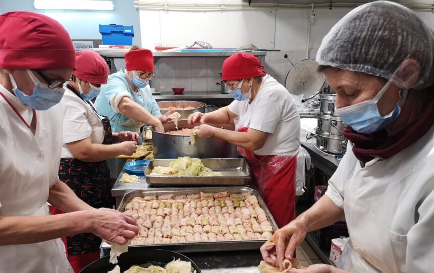 Arimex Comexim 2000 SRL celebrează tradiția: festin de sărbătoare dedicat pacienților din spitalele constănțene cu ocazia Nașterii Maicii Domnului. 1 societatea arimex comexim 2000 srl nu uita de cele sfinte meniu de sarbatoare in ziua nasterii maicii domnului pentru pacientii spitalelor din constanta 68bd3cecc4ebe