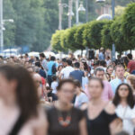 Încrederea românilor în direcția țării scade: AUR surclasează PSD și PNL în opțiunile electorale! 2 sondaj curs 70 dintre romani cred ca tara merge intr o directie gresita aur depaseste psd si pnl in intentiile de vot 68cffcc688232