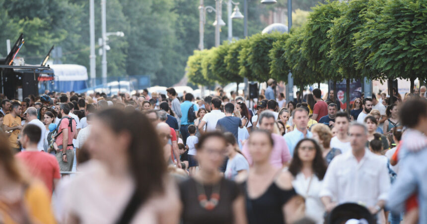 Încrederea românilor în direcția țării scade: AUR surclasează PSD și PNL în opțiunile electorale! 1 sondaj curs 70 dintre romani cred ca tara merge intr o directie gresita aur depaseste psd si pnl in intentiile de vot 68cffcc688232