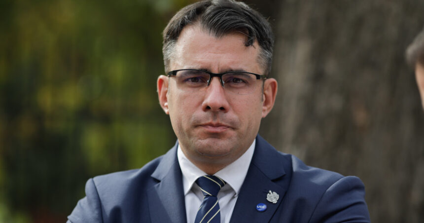 Ştefan Pălărie: „Consider că Bolojan nu ar trebui să-şi abandoneze funcţia”. Ce alternativă realistă propune liderul senatorilor USR? 1 stefan palarie nu cred ca bolojan trebuie sa si dea demisia care este cel mai viabil scenariu in opinia liderului senatorilor usr 68d135ad6cce7