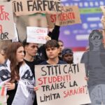 Studenții IES protestează în întreaga țară: Tăierile bugetare afectează grav educația! 2 studentii ies in strada in toata tara educatia a fost prima vizata de taierile bugetare 68cad27496432