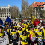 "Viitorul în mâinile noastre: Studenții sprijină profesorii în lupta pentru o educație mai bună pe 8 septembrie" 2 studentii se alatura protestului profesorilor din 8 septembrie banii alocati pentru educatie sunt o investitie nu o cheltuiala 68b6c6119decd