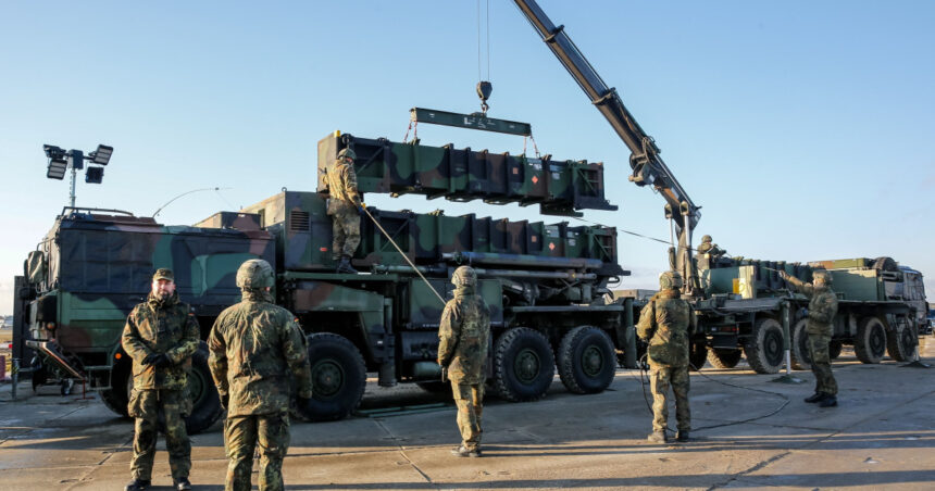 SUA își deschid porțile: primele livrări de armament către Ucraina, finanțate de aliații europeni din NATO (Reuters) 1 sua au aprobat primele livrari de arme catre ucraina pe cheltuiala membrilor europeni ai nato reuters 68c9c79851f45